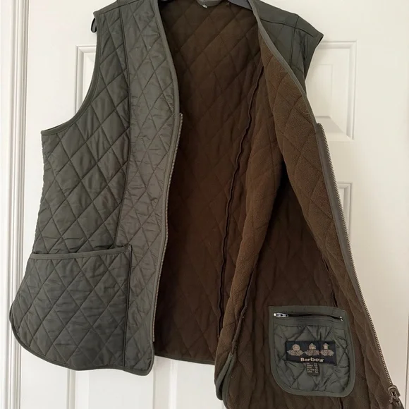 Barbour Quilted V-Neck Gilet - Picture 5 of 6